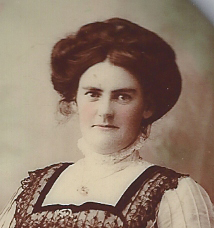 Photo of photos/Elsie Catherine (later to be Telford) McLennan headshot
